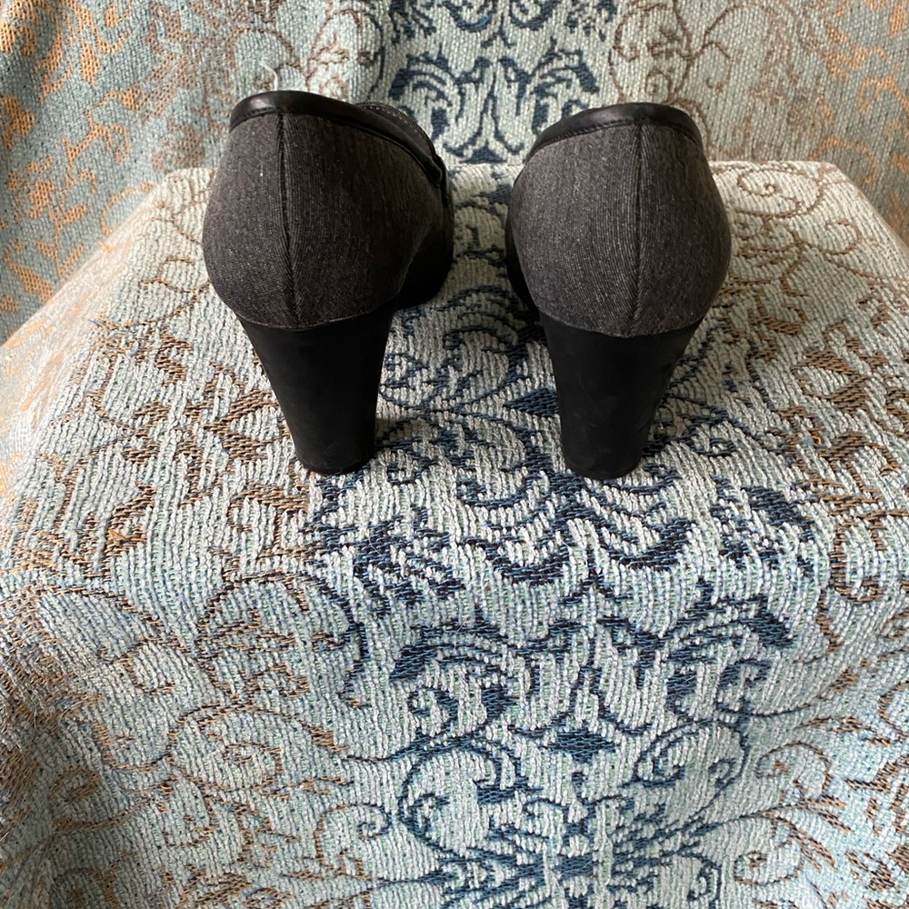 Shoes - Picture 3 of 14